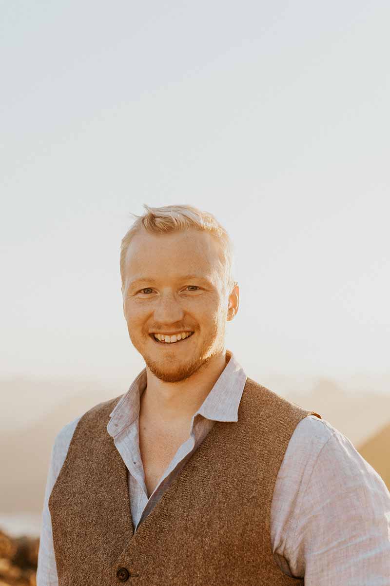 Headshot of Michael Lee